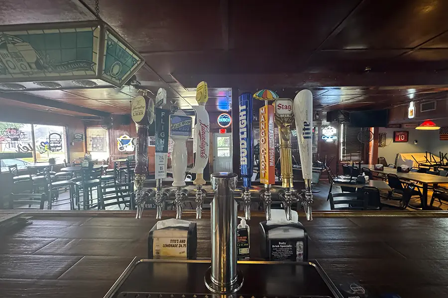 Lyle's Bar & Grill - drinks on tap - Maryville, IL