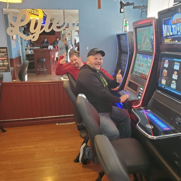 Lyle's Bar & Grill - gaming, gambling - Maryville, IL