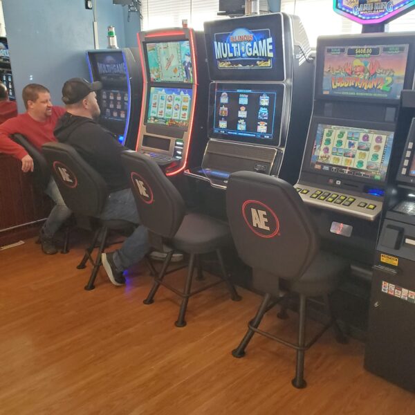 Lyle's Bar & Grill - gaming, gambling - Maryville, IL