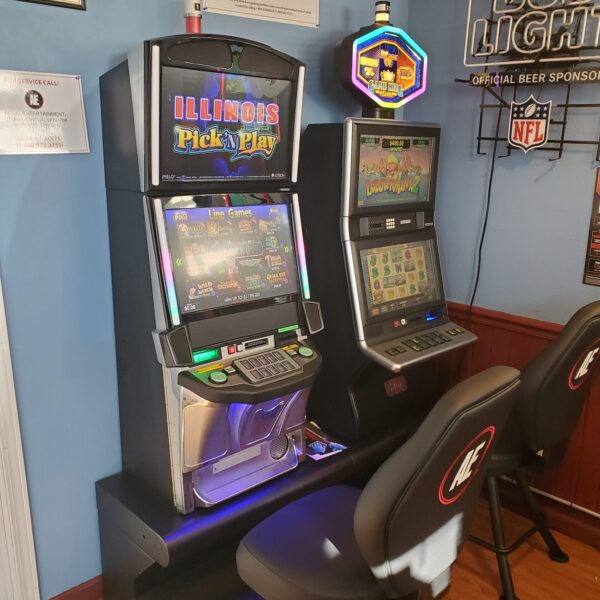 Lyle's Bar & Grill - gaming, gambling - Maryville, IL
